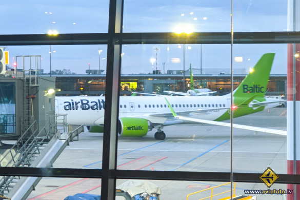 Airbus A220-300